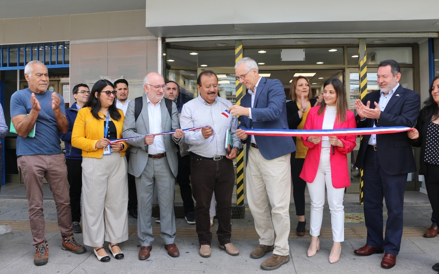 Inauguran remodelación de Centro de atención de Clientes de Aguas Décima
